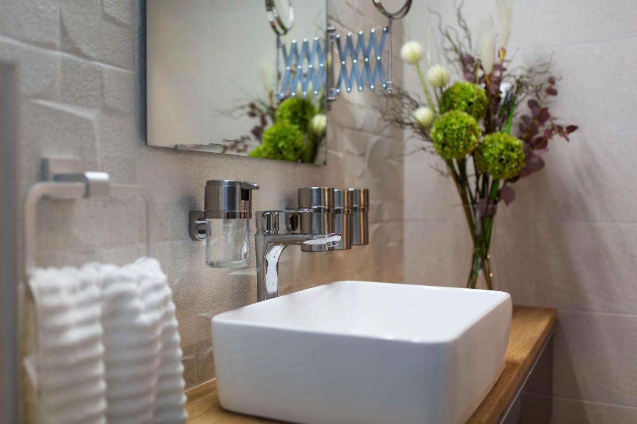 Premium Rooms By Hi5 - Style At The Comedy Theater Budapest Eksteriør billede
