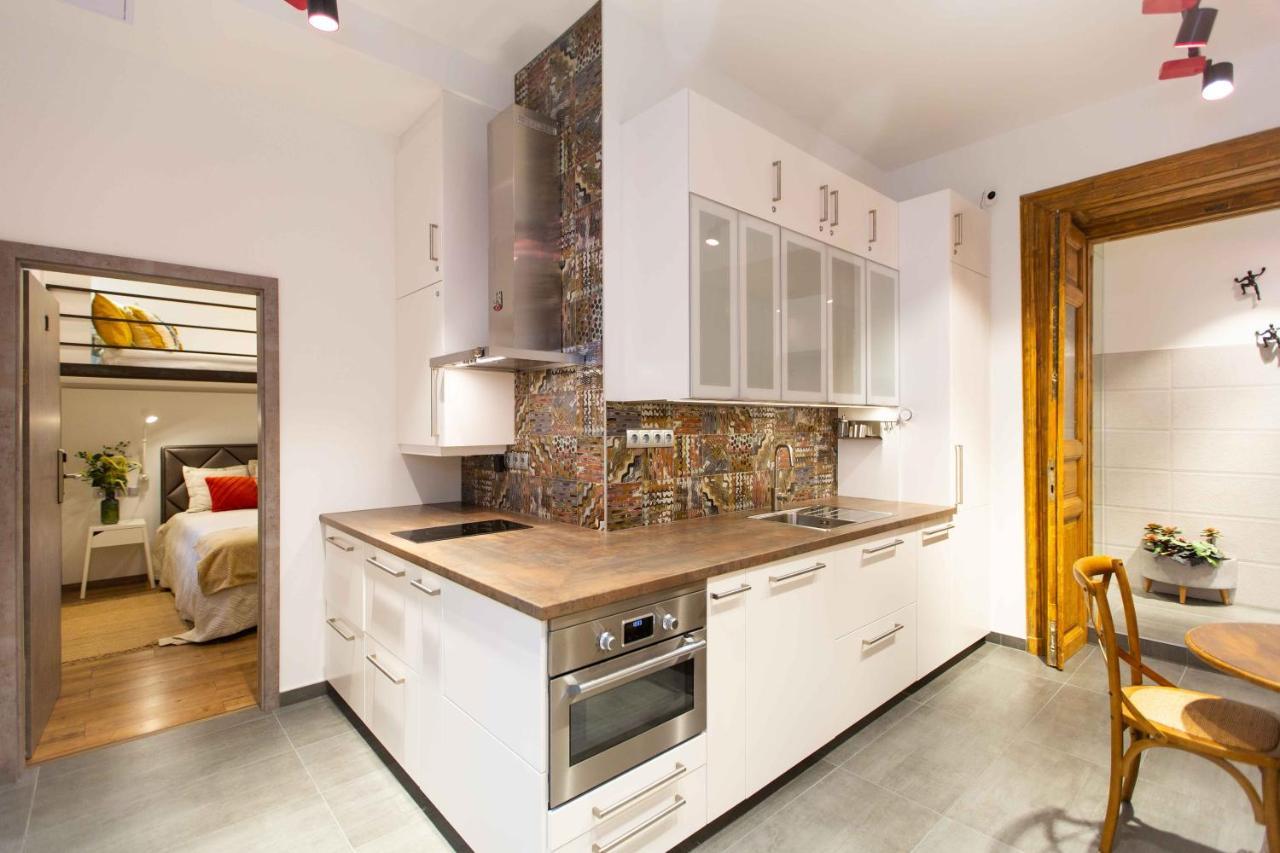 Premium Rooms By Hi5 - Style At The Comedy Theater Budapest Eksteriør billede