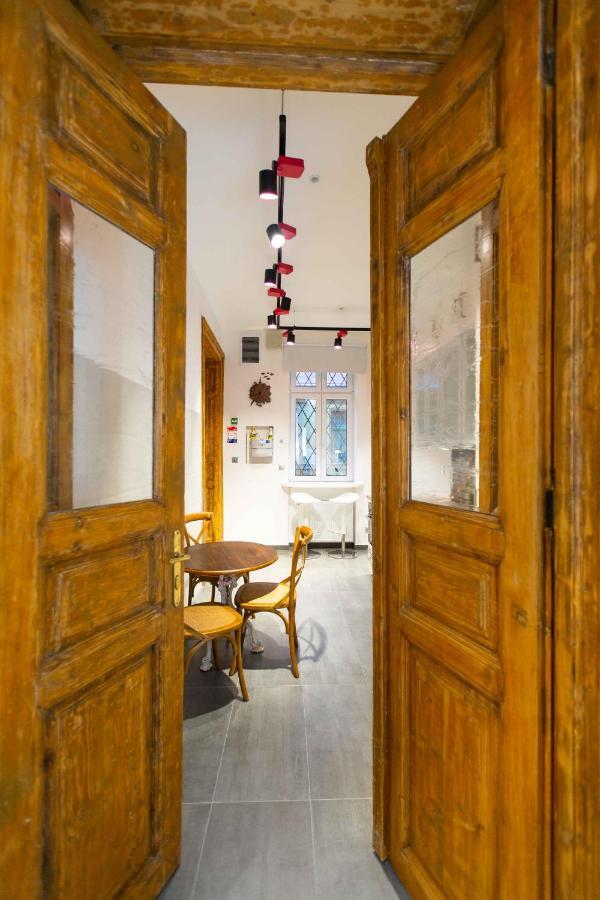 Premium Rooms By Hi5 - Style At The Comedy Theater Budapest Eksteriør billede