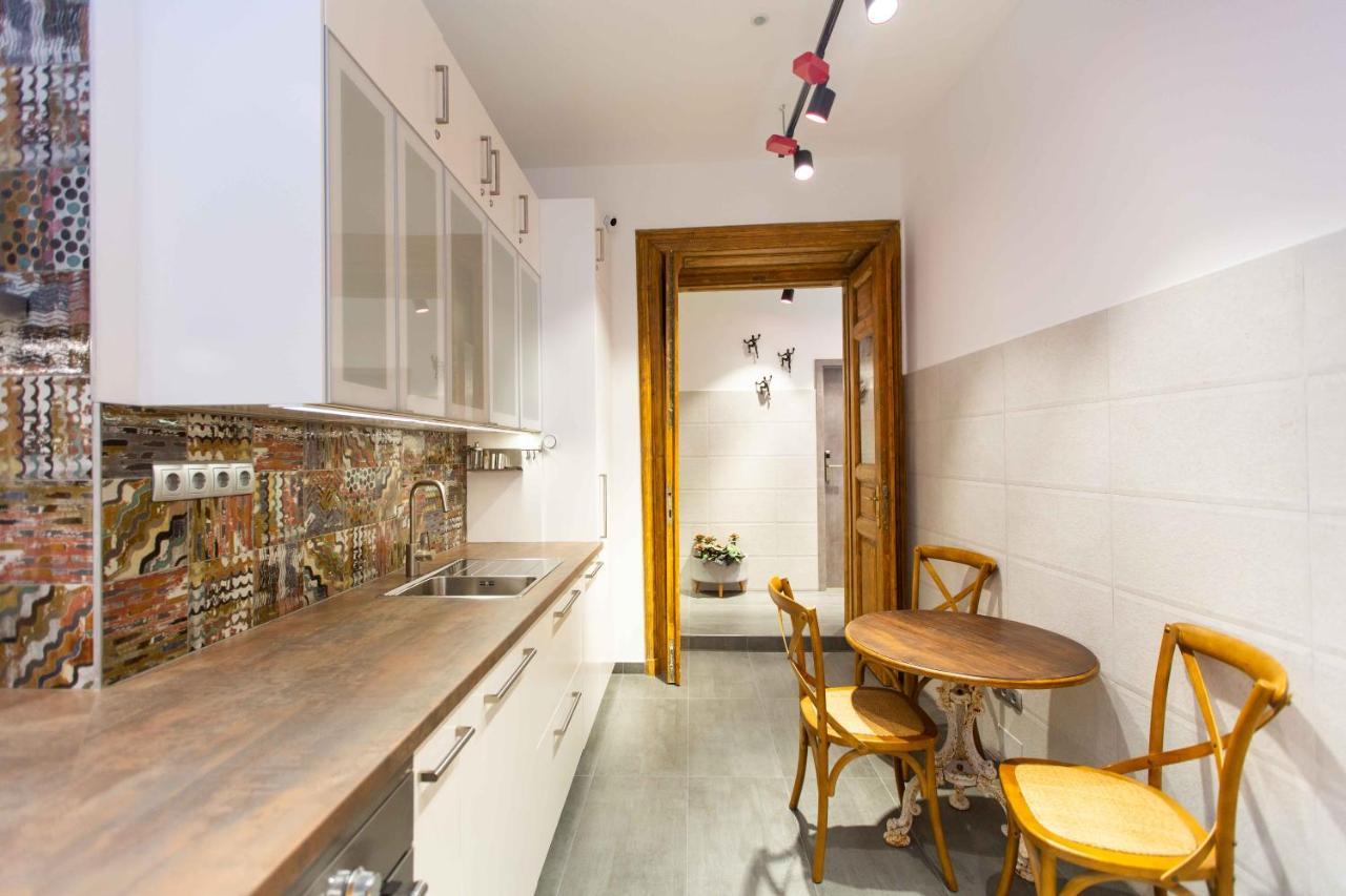 Premium Rooms By Hi5 - Style At The Comedy Theater Budapest Eksteriør billede