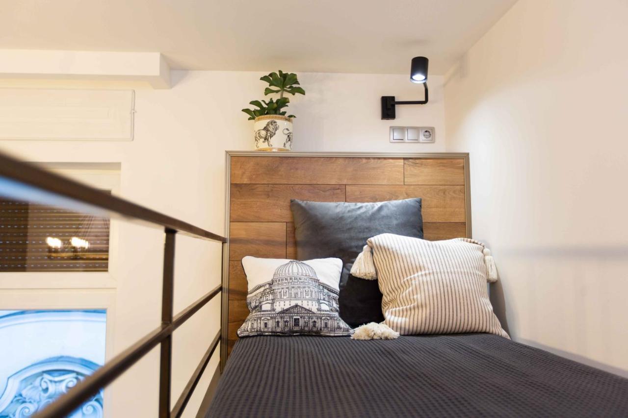 Premium Rooms By Hi5 - Style At The Comedy Theater Budapest Eksteriør billede