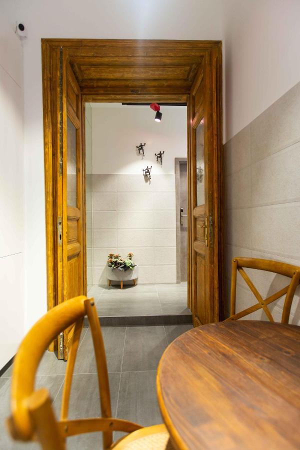 Premium Rooms By Hi5 - Style At The Comedy Theater Budapest Eksteriør billede